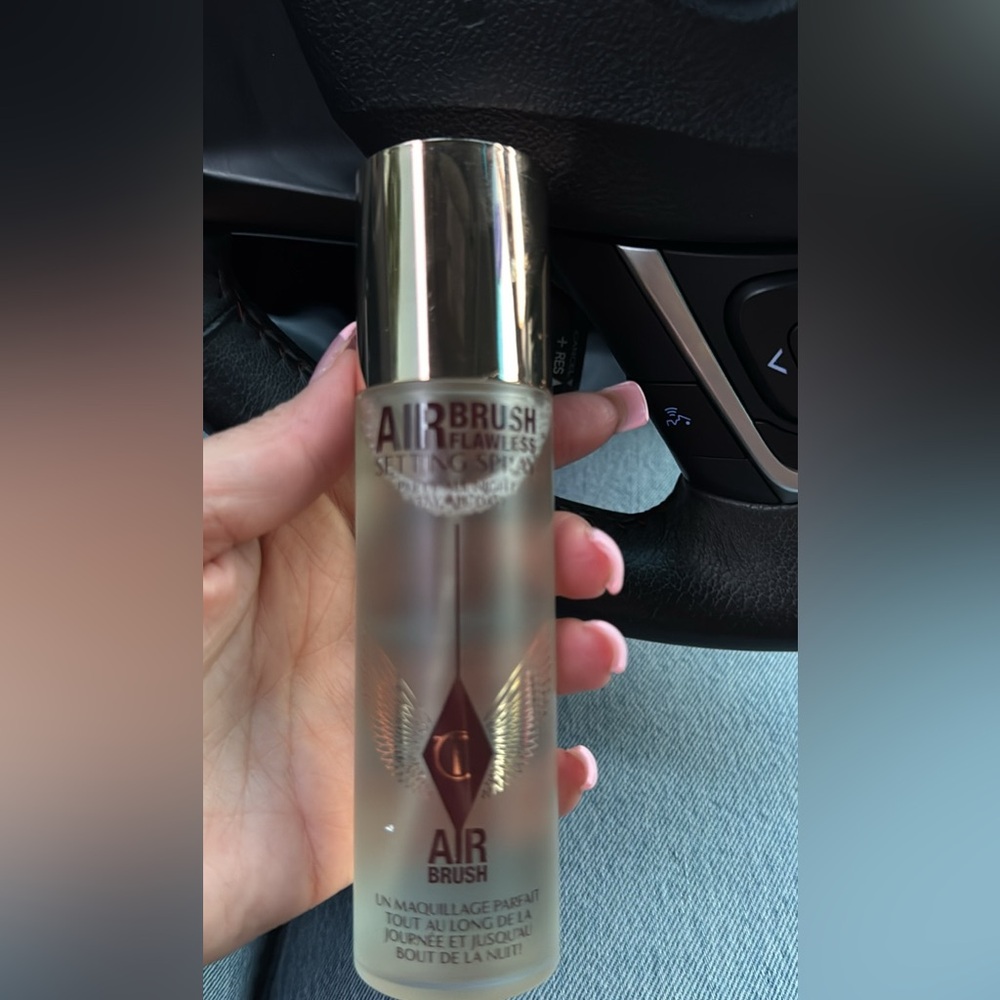 Charlotte Tilbury Airbrush Flawless Setting Spray - Picture 3 of 5